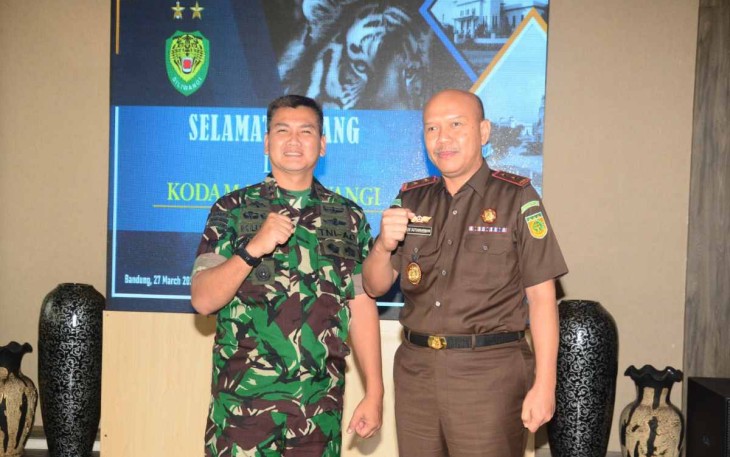 Pangdam III/Slw Mayjen TNI Kunto Arief Wibowo bersama Kajati Jabar