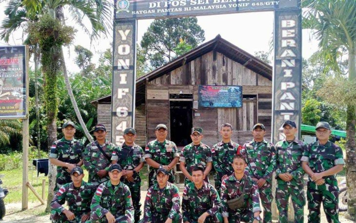 Foto bersama satgas perbatasan 