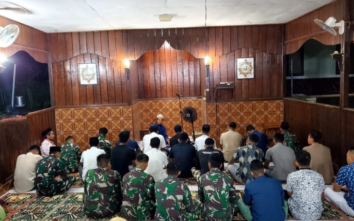 Shalat Tarawih dan Tadarus Bersama Warga Perbatasan 