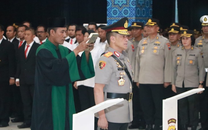 Brigjen Pol Akhmad Yusep Gunawan saat dilantik menjadi Wakapolda Jatim, Senin (3/4)