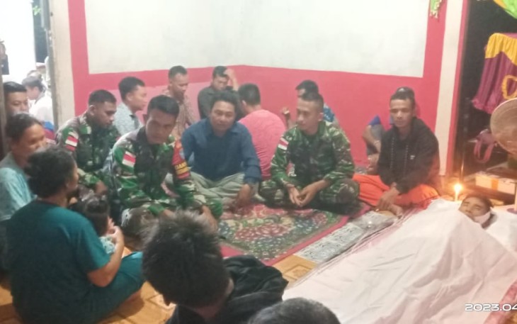Melayat ke rumah duka warga binaan di perbatasan 