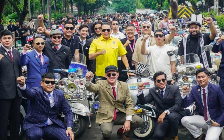 Bambang Soesatyo bersama komunitas Vespa, Senin (1/5)