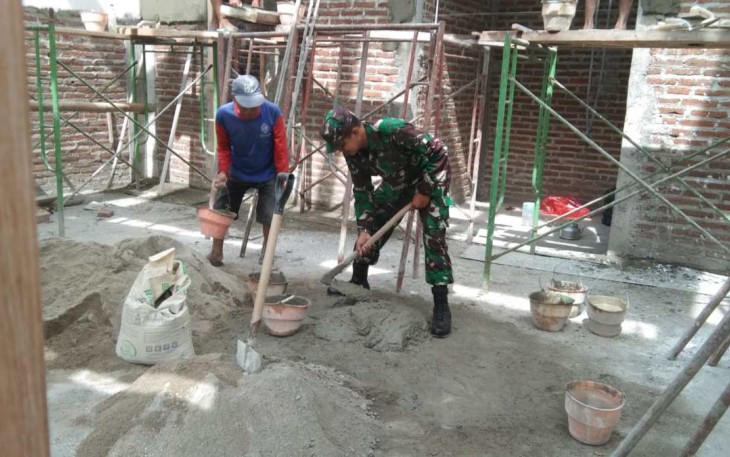 Gotong royong bangun masjid di wilayah desa binaan 