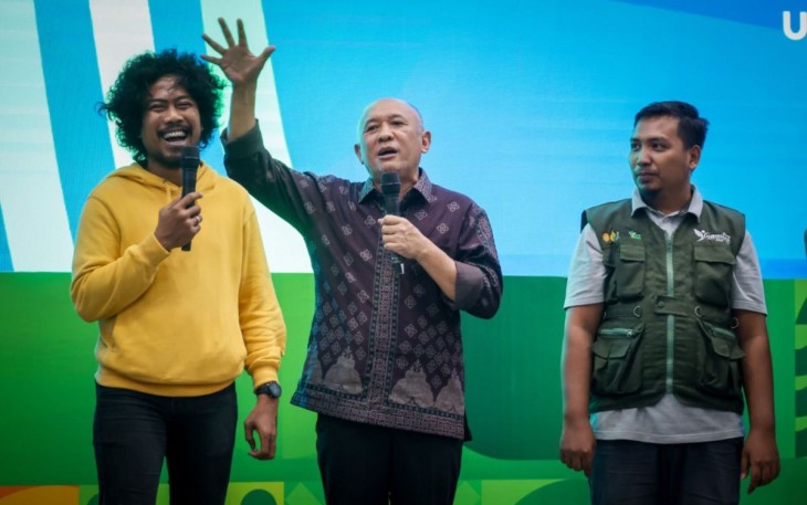 MenkopUKM Teten Masduki saat berdialog dengan mahasiswa USU Medan, Senin (15/5)