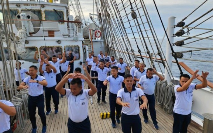 Olahraga gembira prajurit KRI Bima Suci 