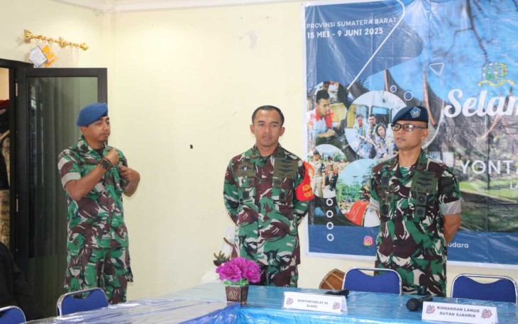 Danlanud Sutan Sjahrir Kolonel Nav Saeful Rakhmat (kanan) saat mengunjungi Satlak Yontarlat III Elang Latsitardanus XLIII  