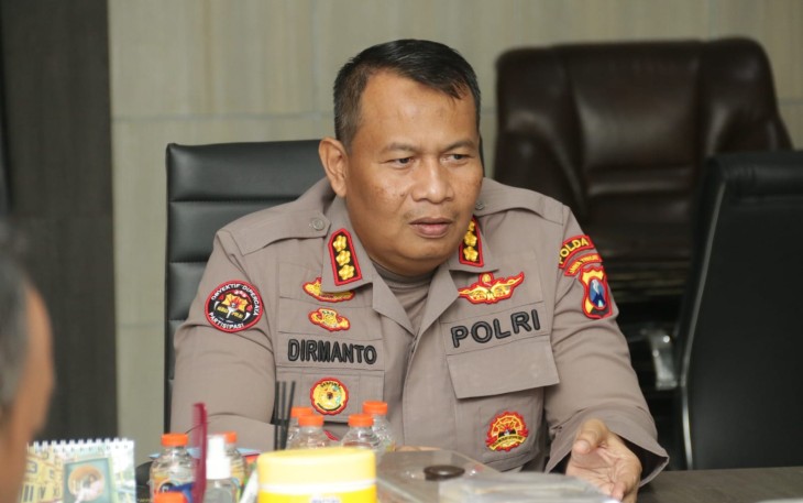 Kabid Humas Polda Jatim Kombes Dirmanto saat memberikan keterangan pers 