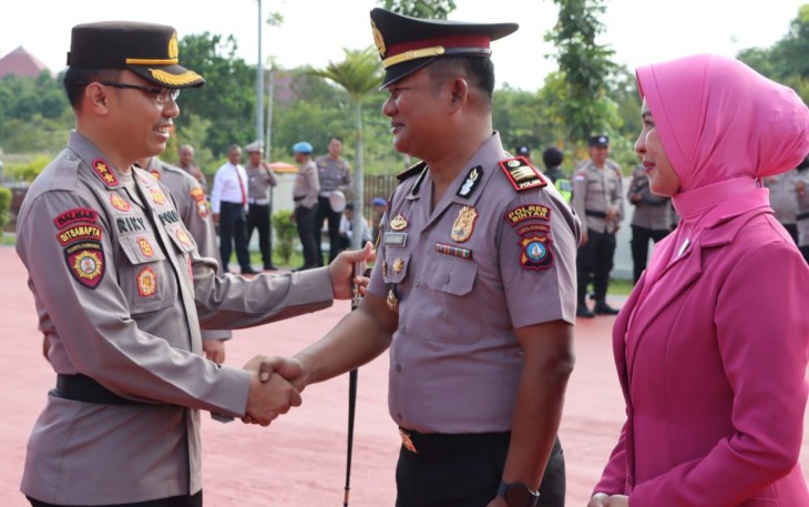 Kapolres Bintan Pimpin Upacara Kenaikan Pangkat Personel Polres Bintan 