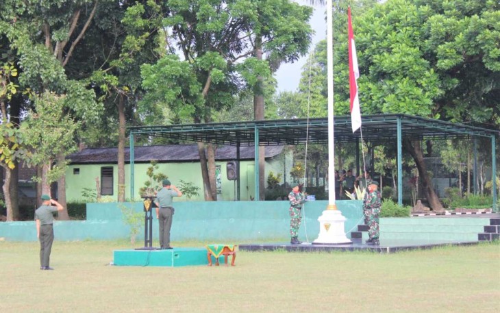 Upacara bendera prajurit Menarmed 2 Kostrad 