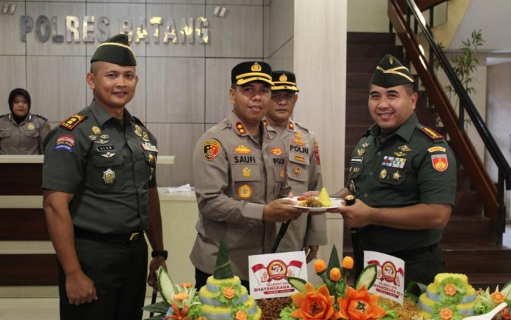 Danrem 071 Wijayakusuma Kolonel Czi Mohammad Andhy Kusuma bersama Kapolres Batang