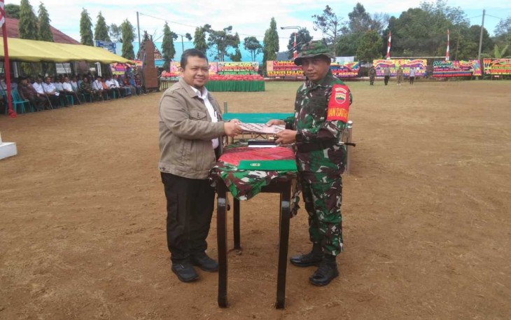 Bupati Tapsel Dolly Putra Parlindungan Pasaribu bersama Dansatgas TMMD ke 117 Kodim 0212/TP Letkol Inf Amrizal Nasution, Rabu (12/7)
