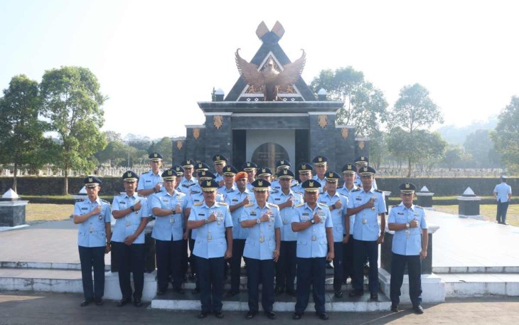 Ziarah rombongan Seskoau di TMP Cikutra Bandung, Senin (31/7)