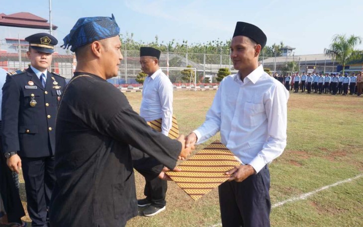 Sukacita warga binaan Lapas Cilegon saat menerima remisi bebas, Kamis (17/8)