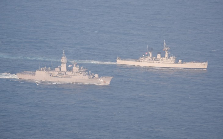 KRI Yos Sudarso-353 dan HMAS Anzac F-150