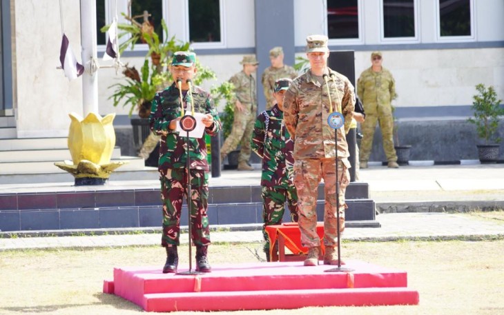 Kasum TNI Letjen TNI Bambang Ismawan saat menutup Latgabma SGS di Situbondo,Jatim, Rabu (13/9)