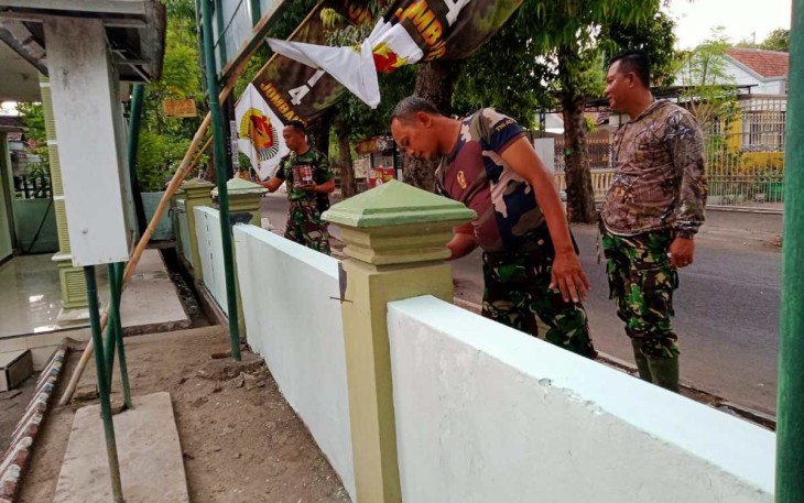 Percantik pangkalan dengan pengecekan di Koramil 0814/01 Kota Jombang, Sabtu (16/9)