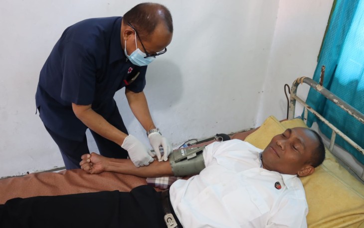 Donor darah HUT Humas Polri Ke-72 Polres Ngada, Senin (2/10)