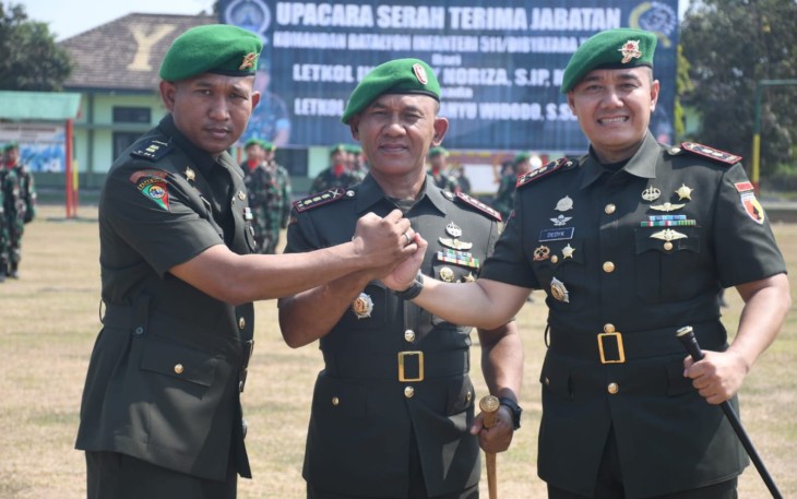 Danrem 081/DSJ Kolonel Inf H. Sugiyono foto bersama usai Sertijab Danyonif 511/DY