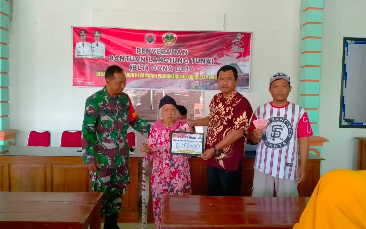 Pendistribusian BLT-DD Masyarakat Wilayah Desa Binaan