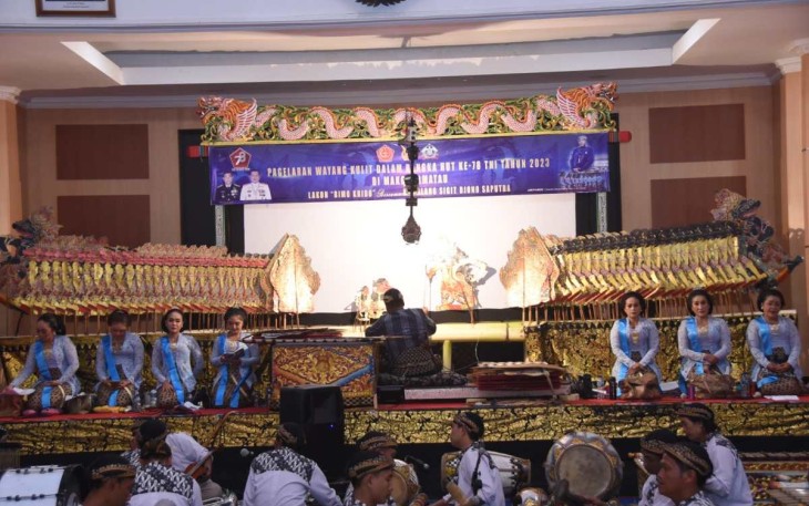 Pagelaran wayang kulit meriahkan HUT Ke-78 TNI di Koharmatau, Bandung, Jum'at (6/10)