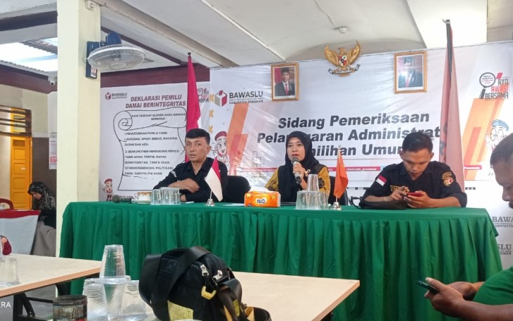 Bawaslu Pasaman saat Adakan Konferensi Pers 
