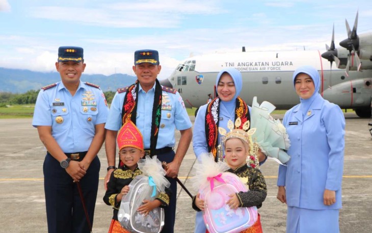 Pangkoopsud I Marsda TNI Bambang Gunarto saat tiba di lanud SIM Aceh, Rabu (18/10)