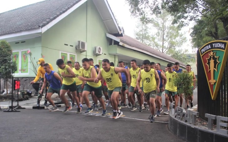 Antusias prajurit Menarmed 2 Kostrad saat melaksanakan test garjas periodik, Rabu (18/10)