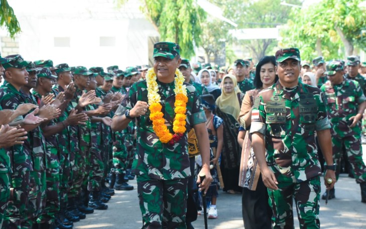 Kunjungi Korem 161/Wira Sakti Pangdam IX/Udayana Harapkan Prajurit Mampu Beri Solusi Setiap Permasalahan dan Kesulitan Masyarakat 