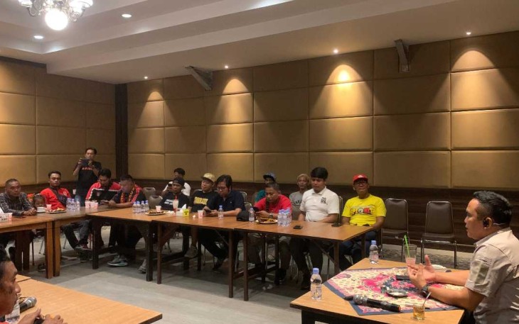 Pertemuan Kelompok Suporter Bola di Jawa Timur di Mapolda Jatim, Rabu (8/11)