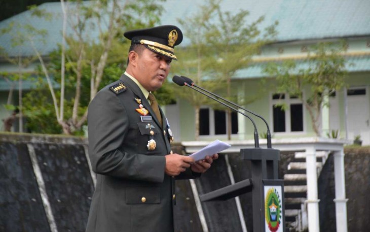 Kasrem 033/WP Kolonel Inf Tagor Pasaribu saat membacakan amanat Mensos RI pada upacara Hari Pahlawan, Jum'at (10/11)