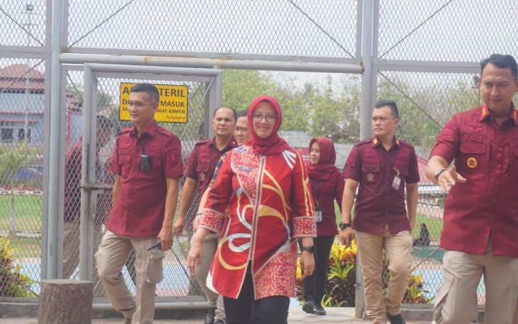 Irwil I Itjen Kemenkumham Ika Yusanti saat meninjau lapas Cilegon, Kamis (30/11)