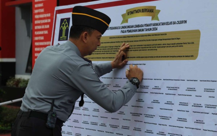 Kalapas Cilegon saat penandatanganan Penandatanganan Netralitas Pegawai dalam Pemilu 2024, Selasa (12/12)