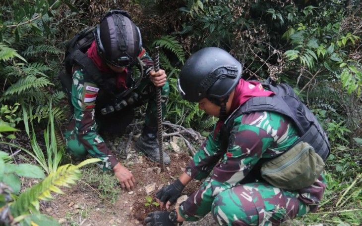 Penanaman bibit pohon reboisasi hutan gundul di Kabupaten Intan Jaya 