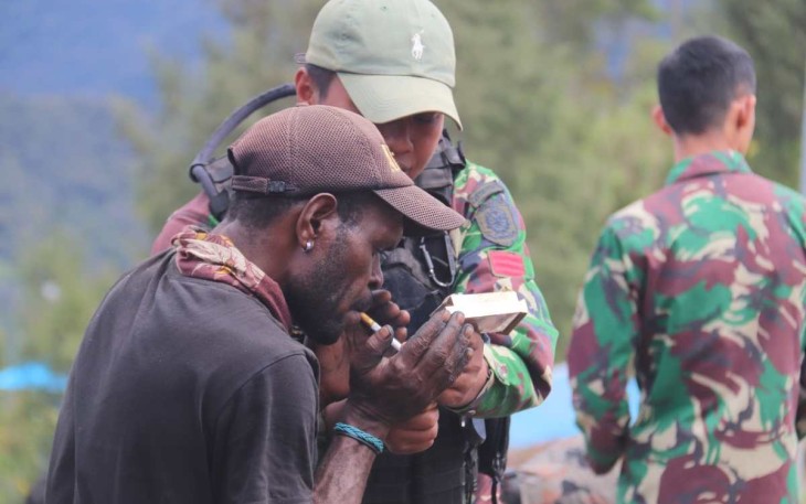 Suasana akrab dengan warga di Kabupaten Intan Jaya 