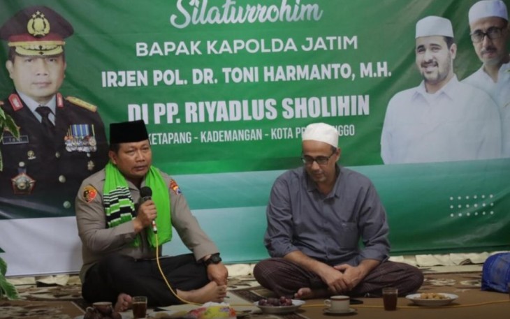 Kapolda Jatim Irjen Pol Toni Harmanto saat silaturahmi di ponpes Riyadlhus Solihin Ponorogo, Rabu (11/1) 