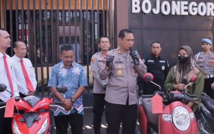 Kapolres Bojonegoro AKBP Rogib Triyanto saat memberikan keterangan pers 