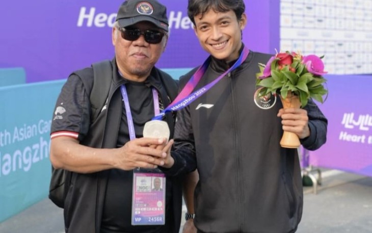 Menteri Basuki dengan atlet skateboard peraih medali perak Asian Games 2023, Rabu (27/9) 