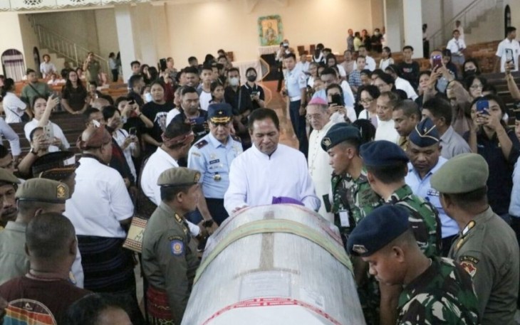 Pengantaran Jenazah Uskup Agung Ende, Selasa (21/11)