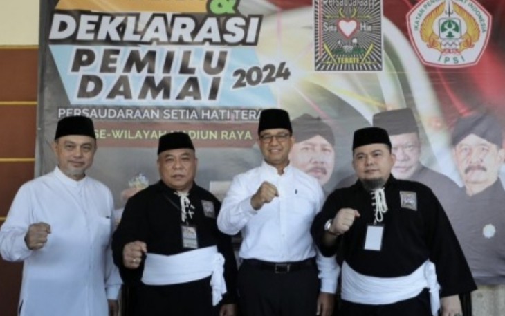 Anies Baswedan Capres Pemilu 2024 saat menghadiri deklarasi pemilu damai PSHT di Madiun, Minggu (26/11)