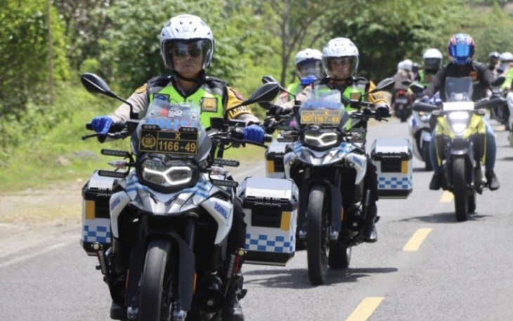 Kapolda Jatim Irjen Pol Drs Imam Sugiyanto saat Patroli bermotor Pengamanan Nataru, Senin (18/12) 