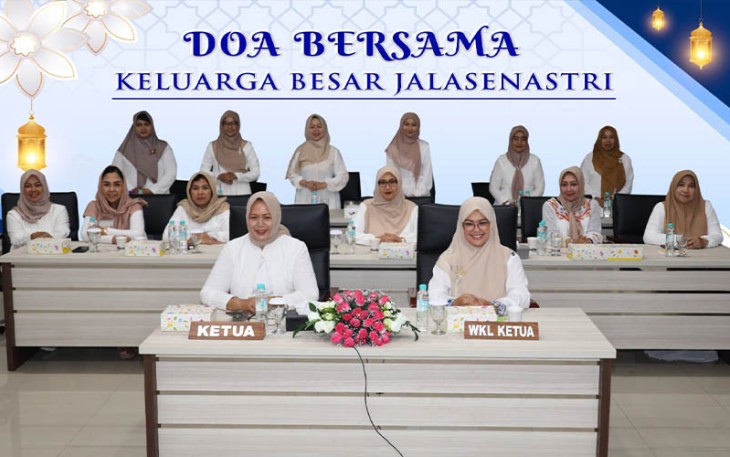 Doa bersama keluarga besar Jalasenastri yang dilaksanakan terpusat di Wisma Elang Laut, Jakarta.  Sabtu (23/12/2023).