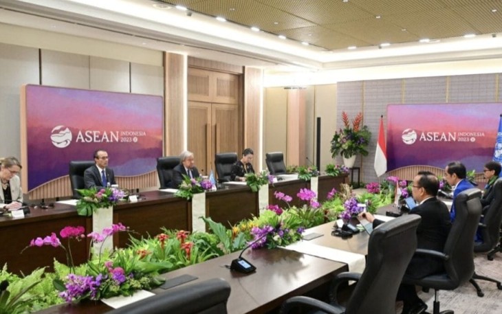 Presiden Joko Widodo saat menggelar pertemuan bilateral dengan Sekjen PBB, Antonio Guterres, di Ruang Kakatua, JCC, Jakarta, pada Kamis, 7 September 2023. 