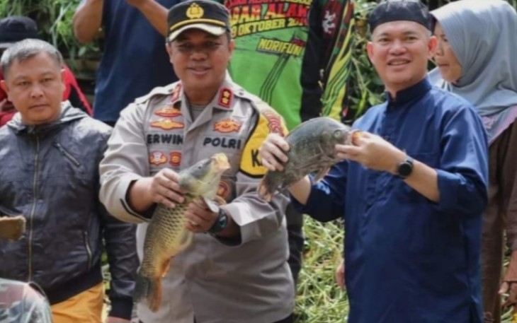 Walikota Pagar Alam dan Kapolres saat Panen Raya Ikan Bersama Warga Dusun Gunuagung Tengah 