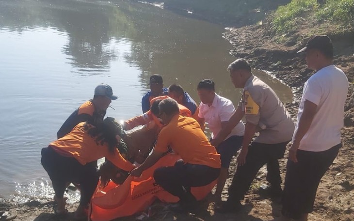 Mayat Perempuan Mengapung di Bengawan Solo