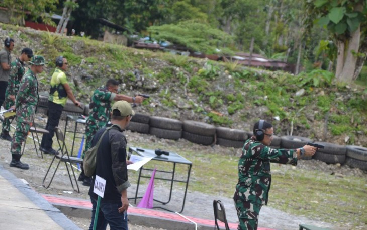 Kodim 1710/Mimika saat Gelar Komsos yang Dikemas Dalam Latihan Menembak