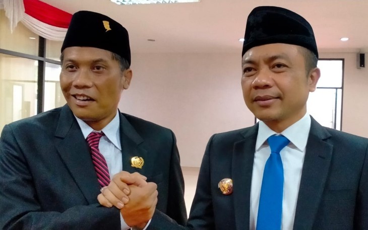 Ketua DPRD Kabupaten Blitar Suwito (kiri) bersama Wakil Bupati Blitar Rahmat Santoso (kanan). (Foto : dok. Faisal NR / Klikwarta.com)