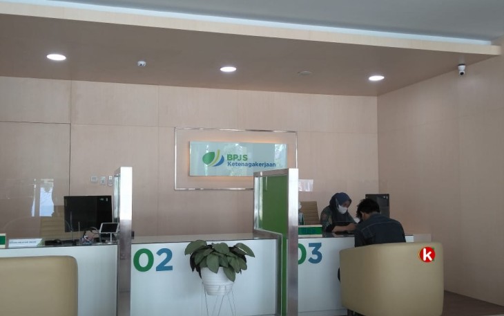 Situasi Pelayanan di Kantor BPJS Ketenagakerjaan Cabang Blitar (Foto : dok. Faisal NR / Klikwarta.com)