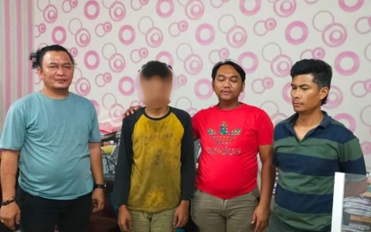Tersangka SHS alias TK (18) (kenakan baju kuning/hitam) saat diamankan di Sat Reskrim Polres Tapsel.