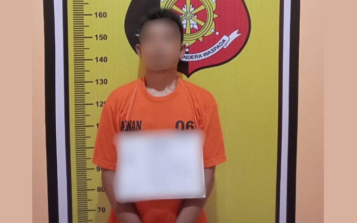 Tersangka pria berinisial, SSR alias E (32), untuk proses lebih lanjut diamankan di Polsek Padang Bolak.