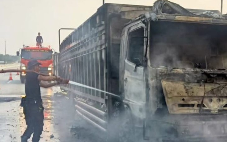 Truk Terbakar di Ruas Tol Terbanggi Besar-Kayu Agung